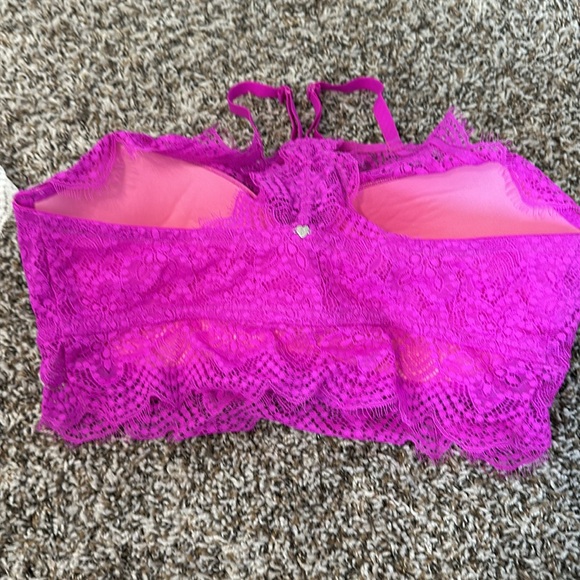 Vs pink lace bras 2 - Picture 3 of 10